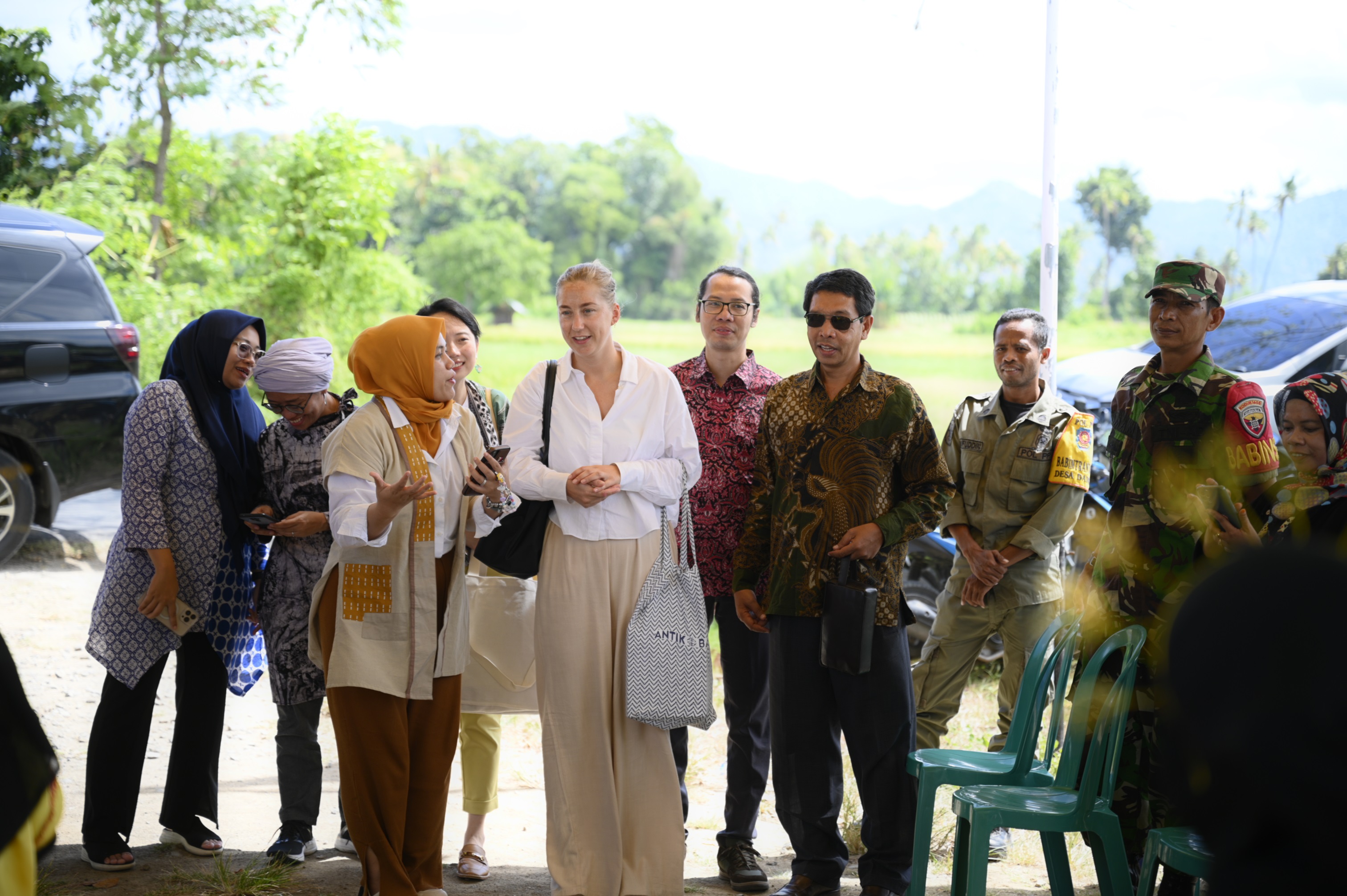 Kunjungi Desa Damai di Bima, Kedutaan Besar Belanda dan UN Women Menyaksikan Langsung Pemberdayaan Perempuan Perdamaian di Akar Rumput