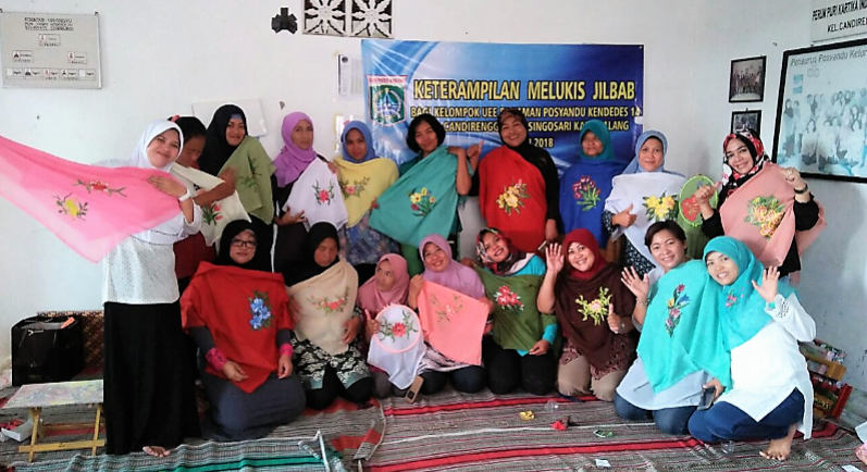 Dorong Kreatifitas Para Ibu, Mitra Wahid Foundation Tularkan Keterampilan Melukis Kain